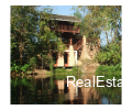 Unique little lakeside home in nature 10 mi to city